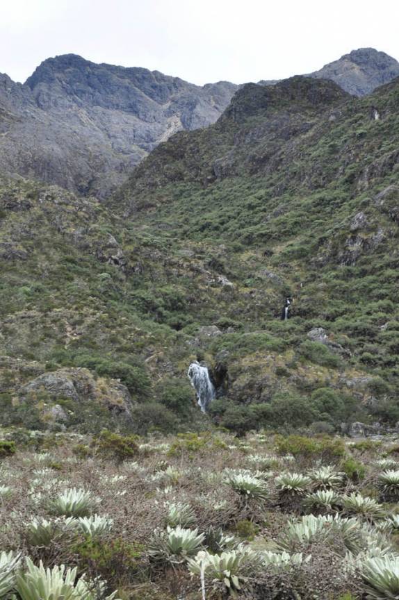 Aproximando-se das montanahs e cachoeiras do Parque Nacional Laguna Negra, perto de Apartaderos, na região de Mérida, nos Andes venezuelanos